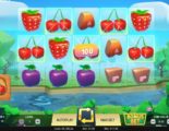 Strolling Staxx: Cubic Fruits Online Video Slot